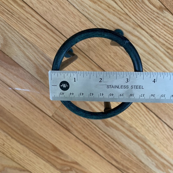 Metal Fluted Vase Holder - Picture 4 of 5